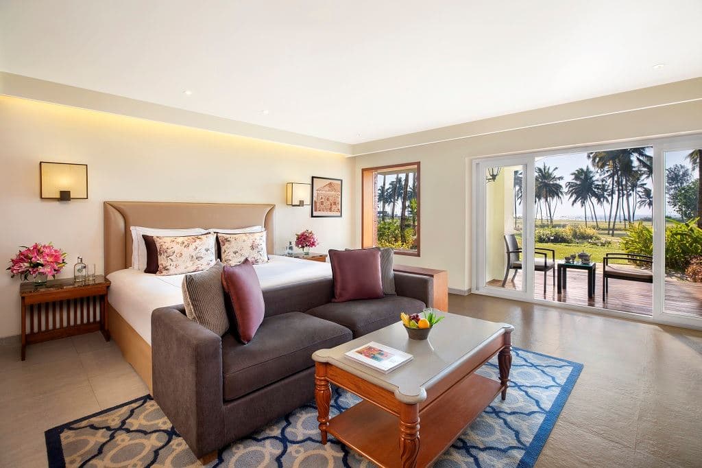 rooms-deluxe-room-sea-view