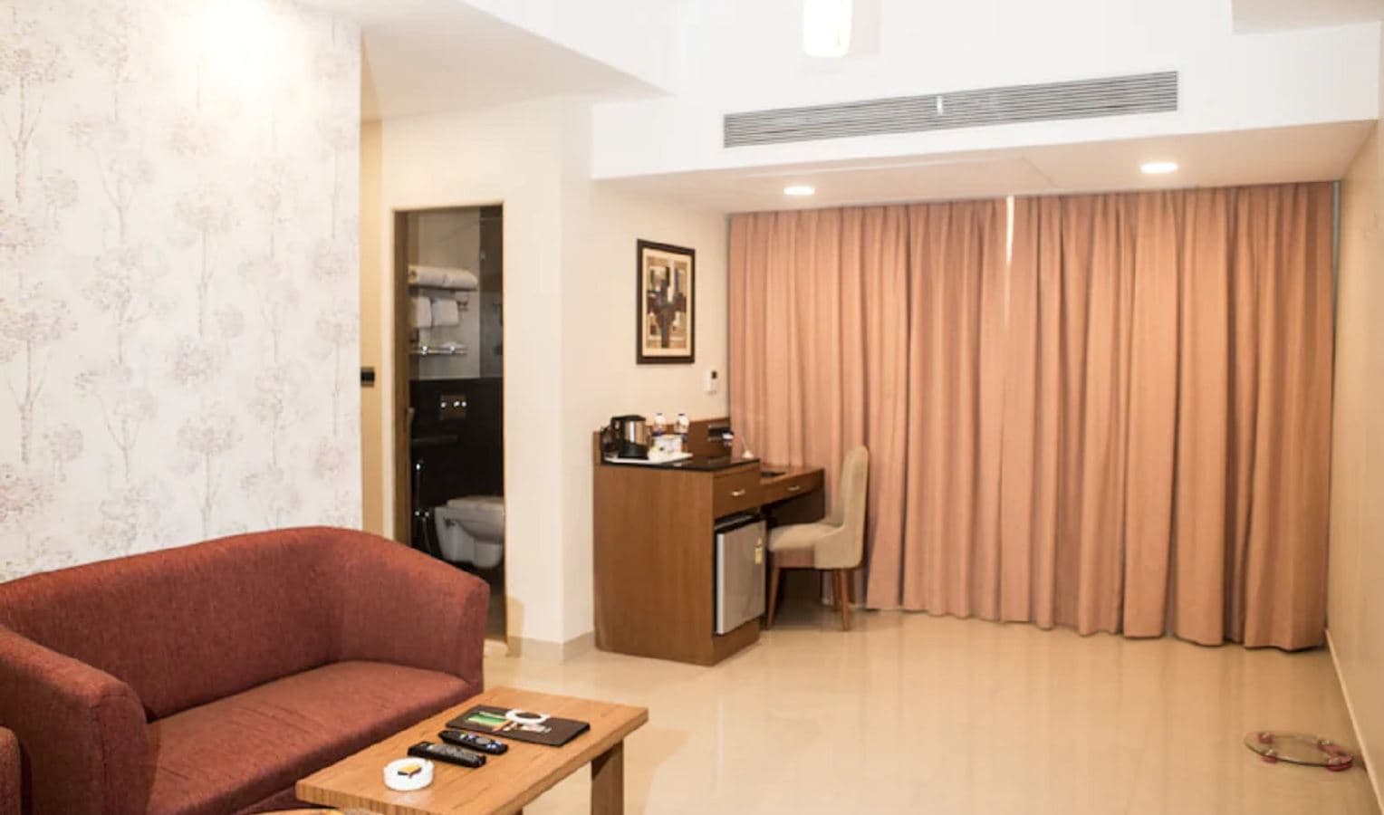 rooms-club-room