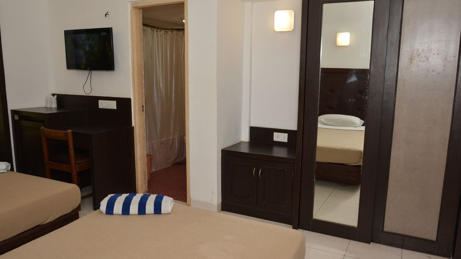 rooms-standard-room