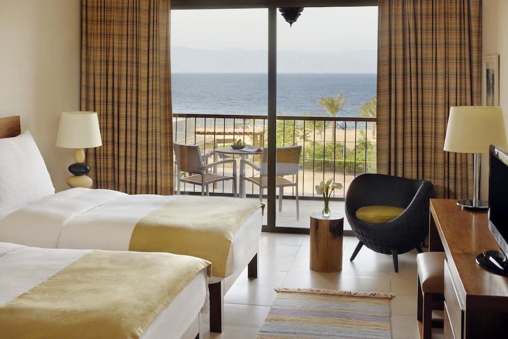 rooms-superior-room