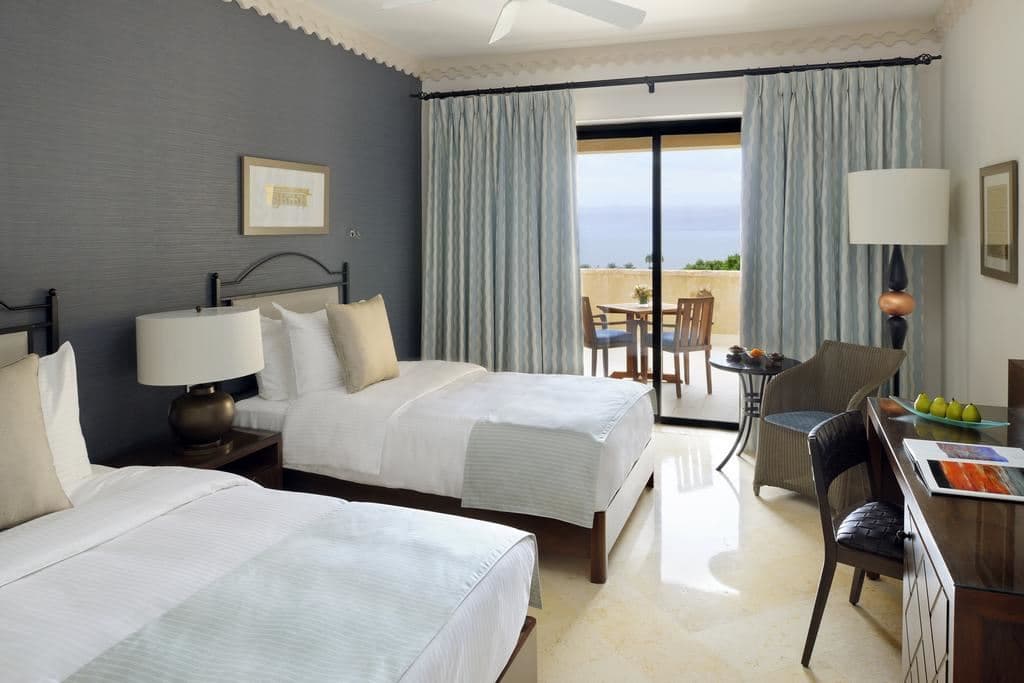 rooms-deluxe-room
