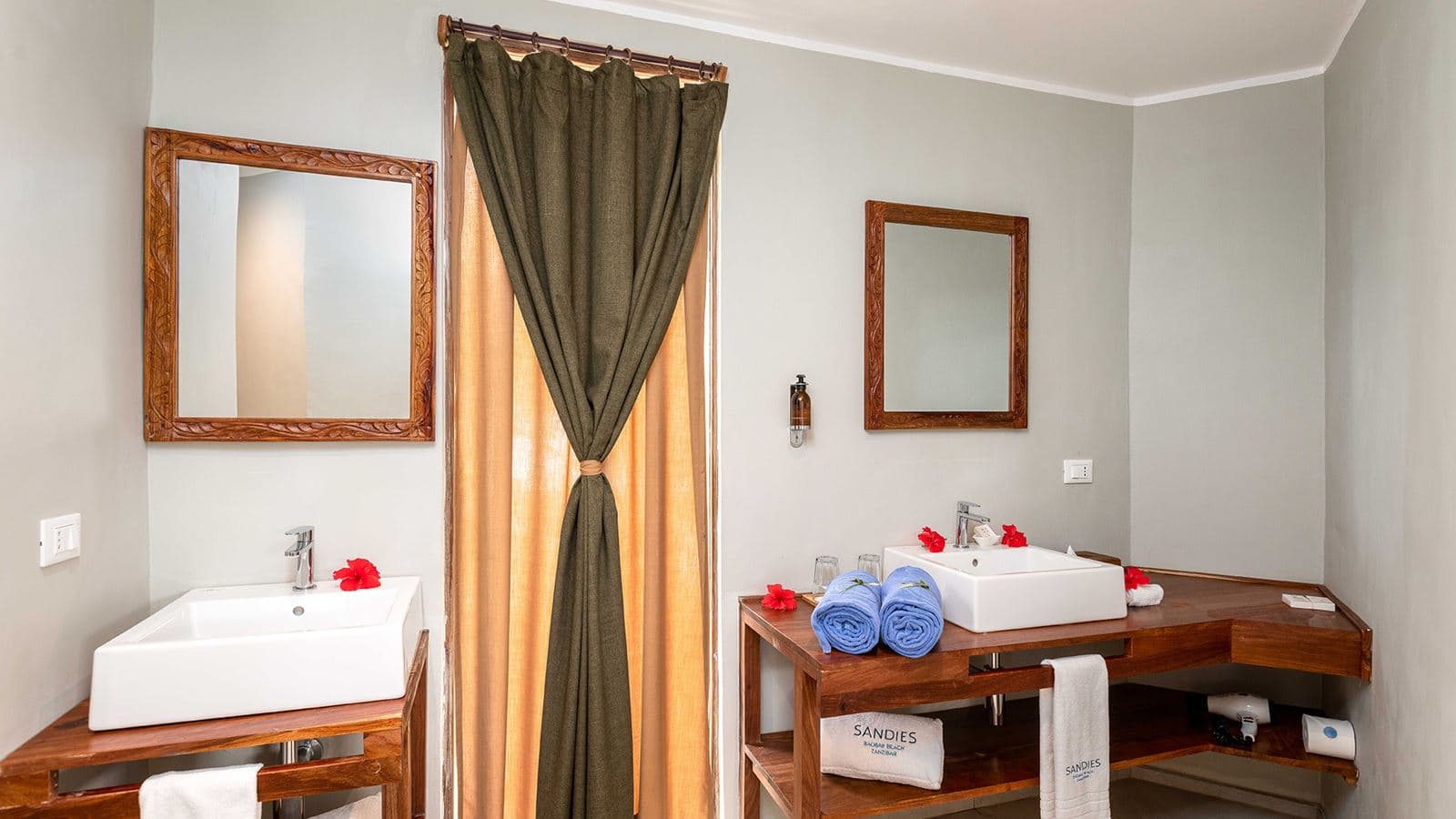 rooms-superior-room