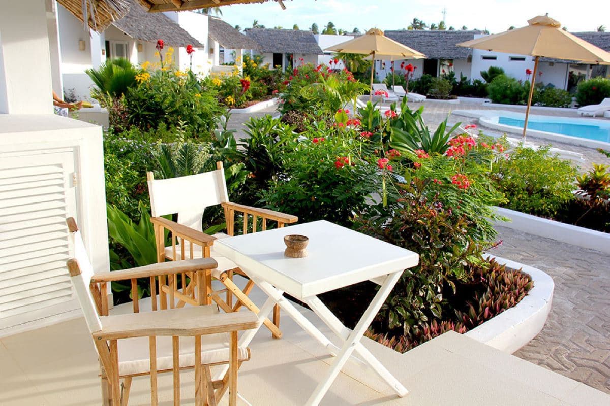 rooms-deluxe-pool-view