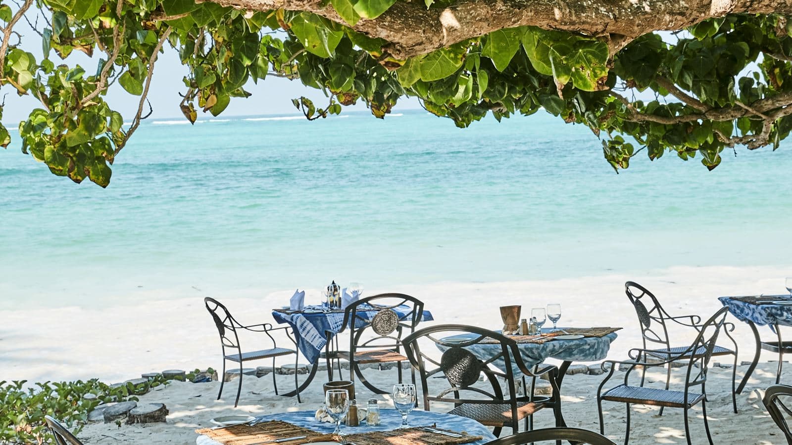 restaurants-the-breakers-grill