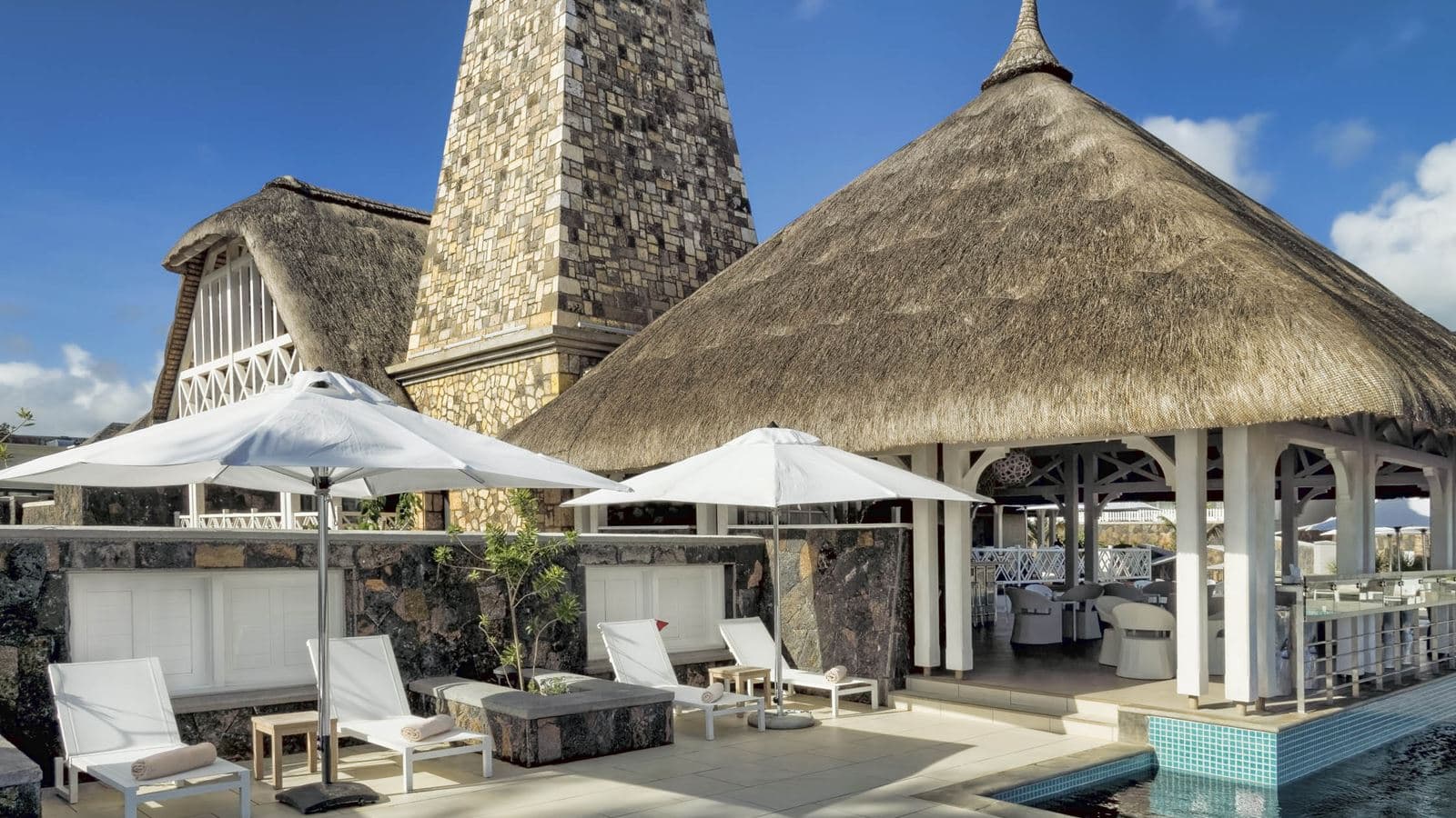 bars-cyan-pool-bar