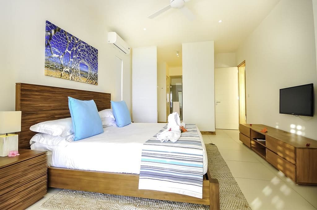 rooms-bedroom-deluxe-apartment