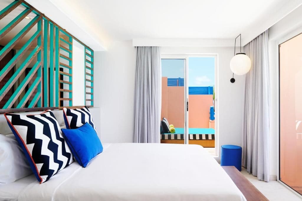 rooms-pool-side-room