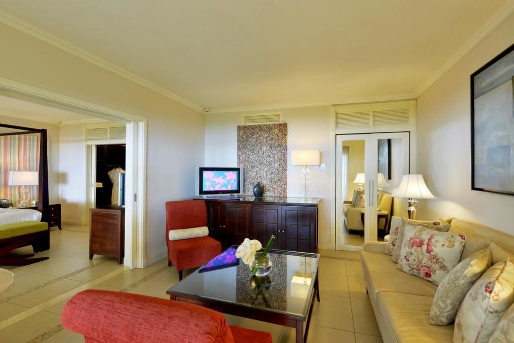 rooms-sugar-beach-suite