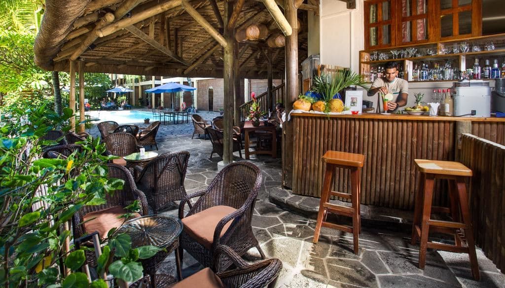 bars-le-ralphs-and--poolbar
