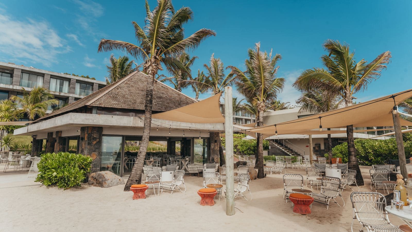 restaurants-aqua-beach-restaurant