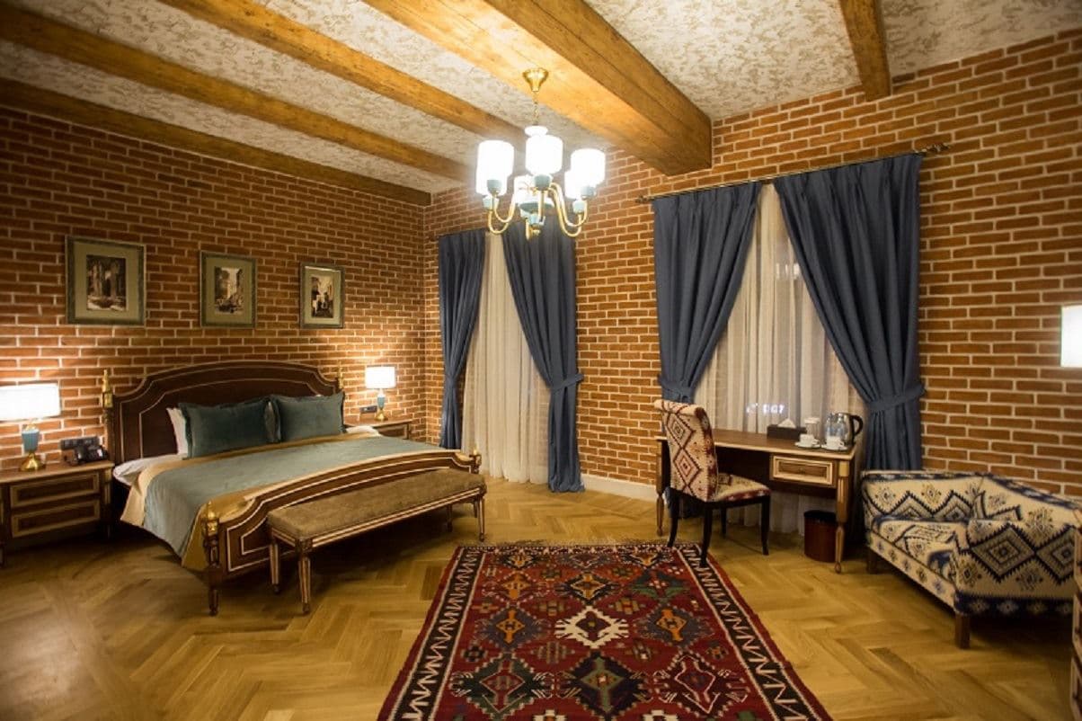 rooms-deluxe-room