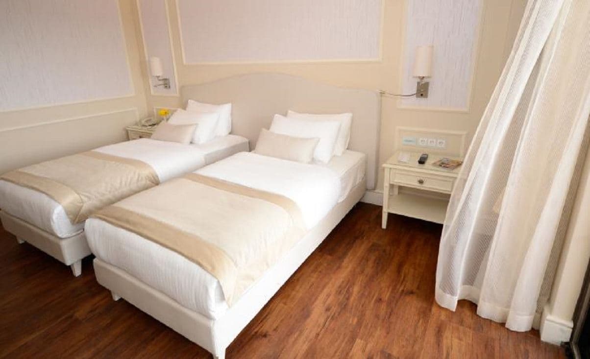 rooms-club-room