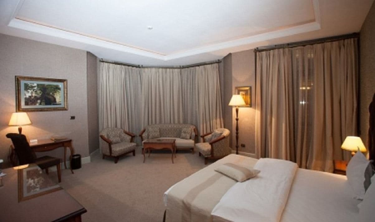rooms-deluxe-room