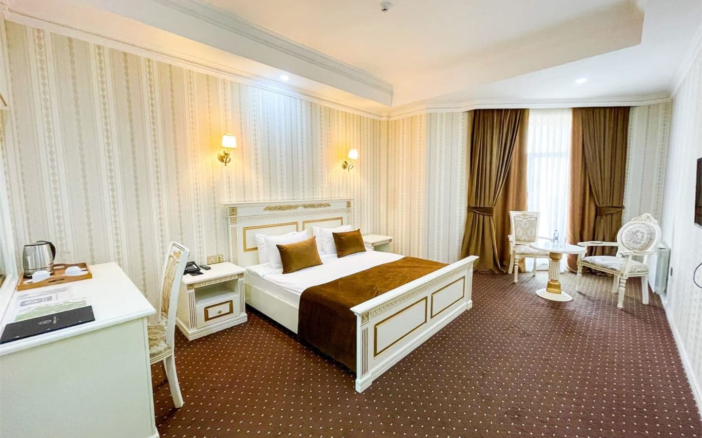rooms-deluxe-room