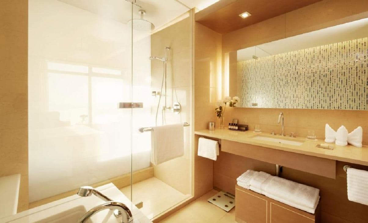 rooms-gold-city-view