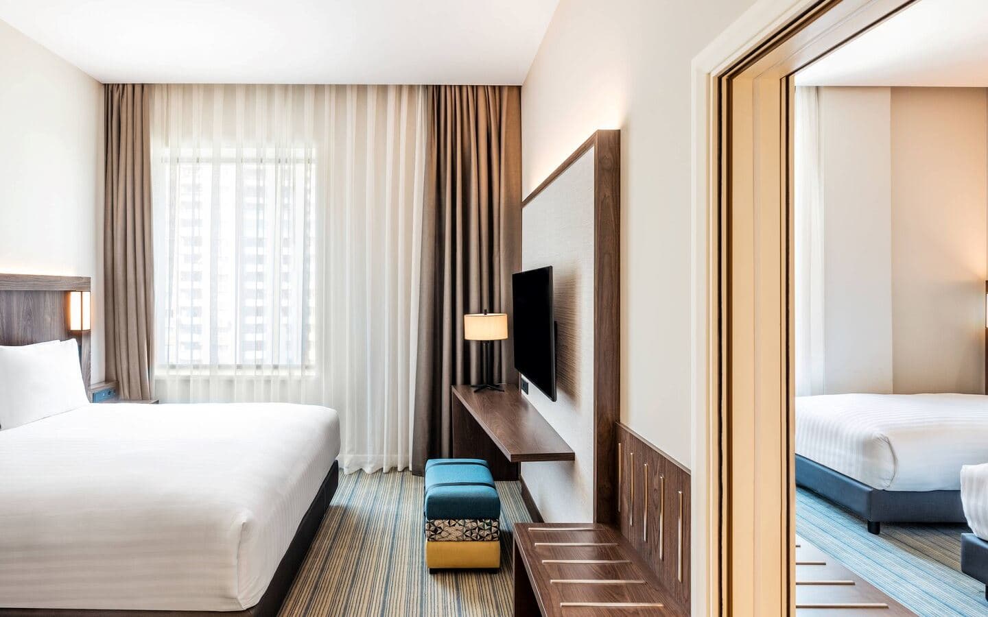 rooms-city-view