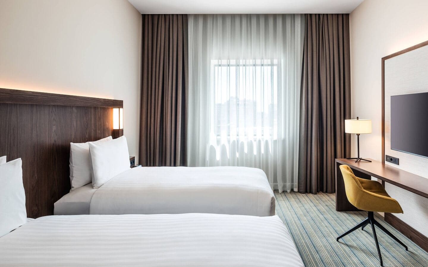 rooms-city-view