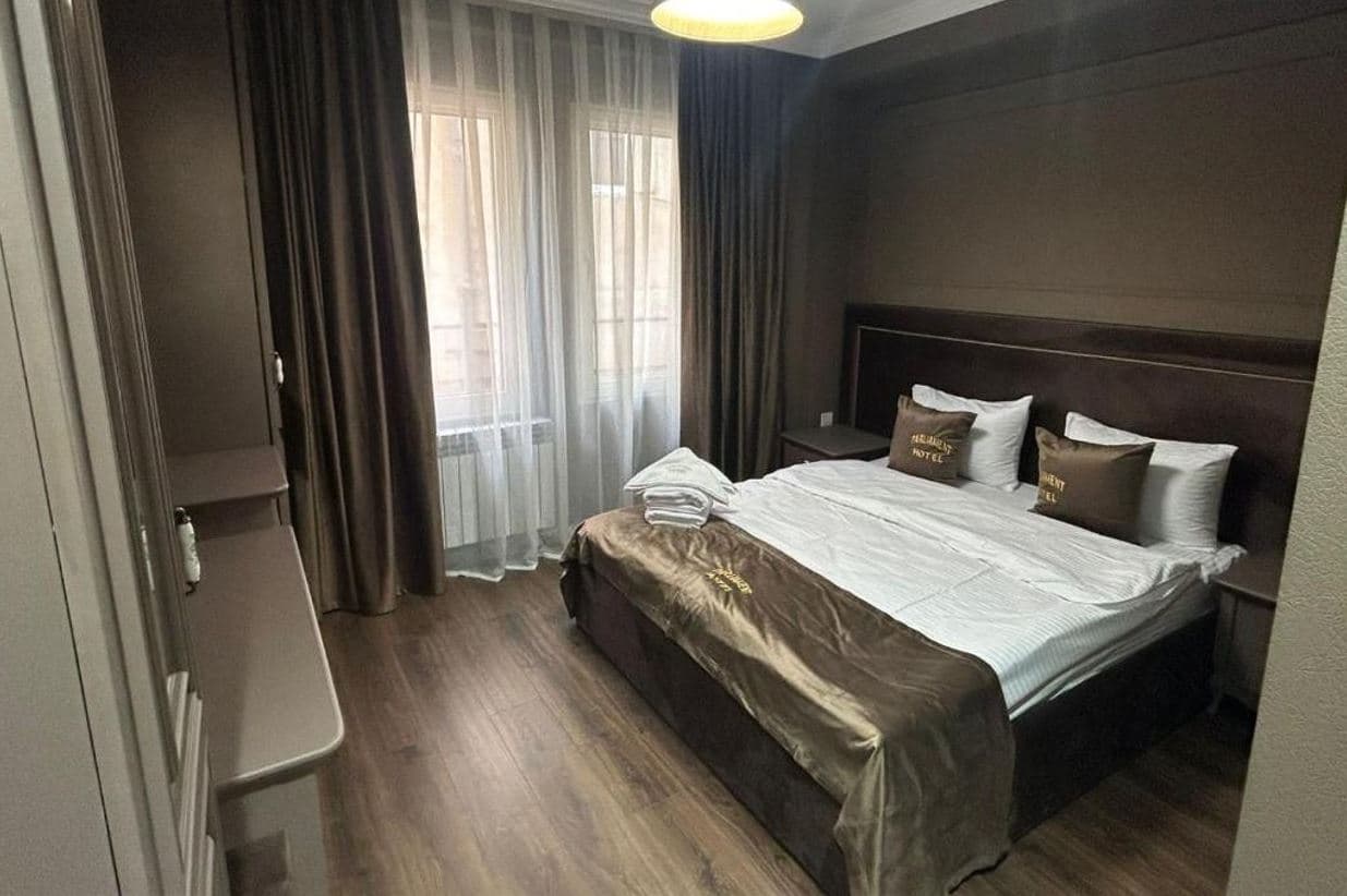 rooms-deluxe-room