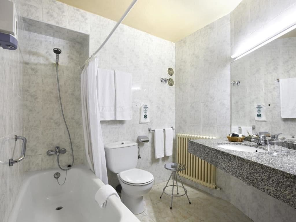 rooms-standard-room