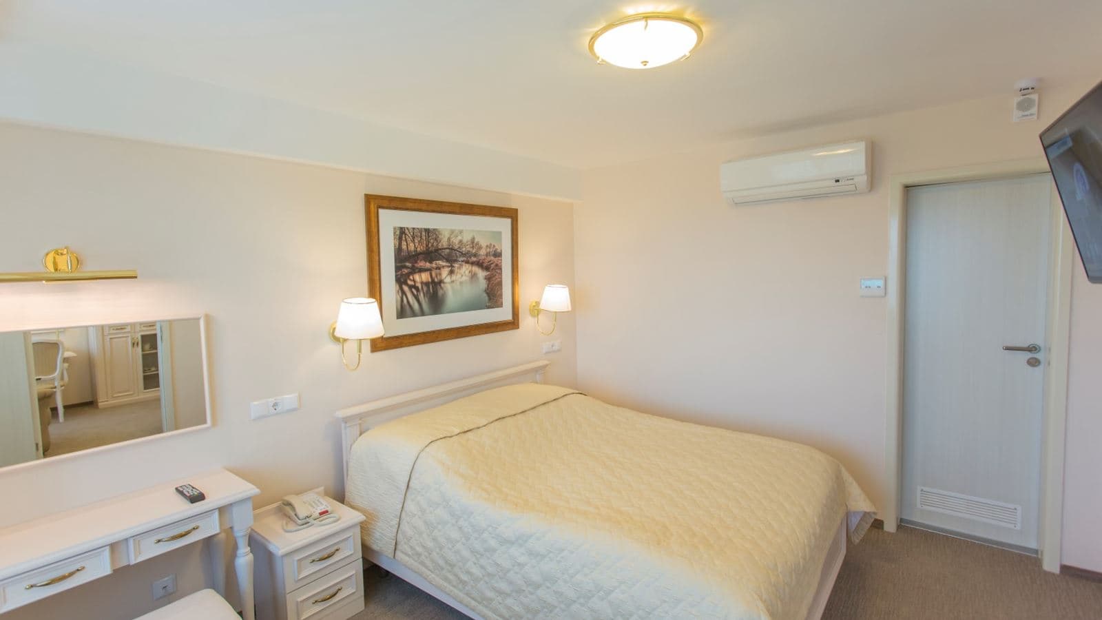 rooms-luxe-room