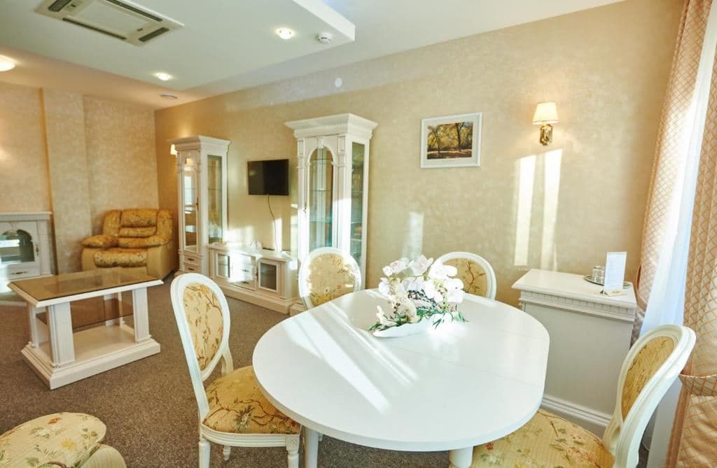 rooms-luxe-suite