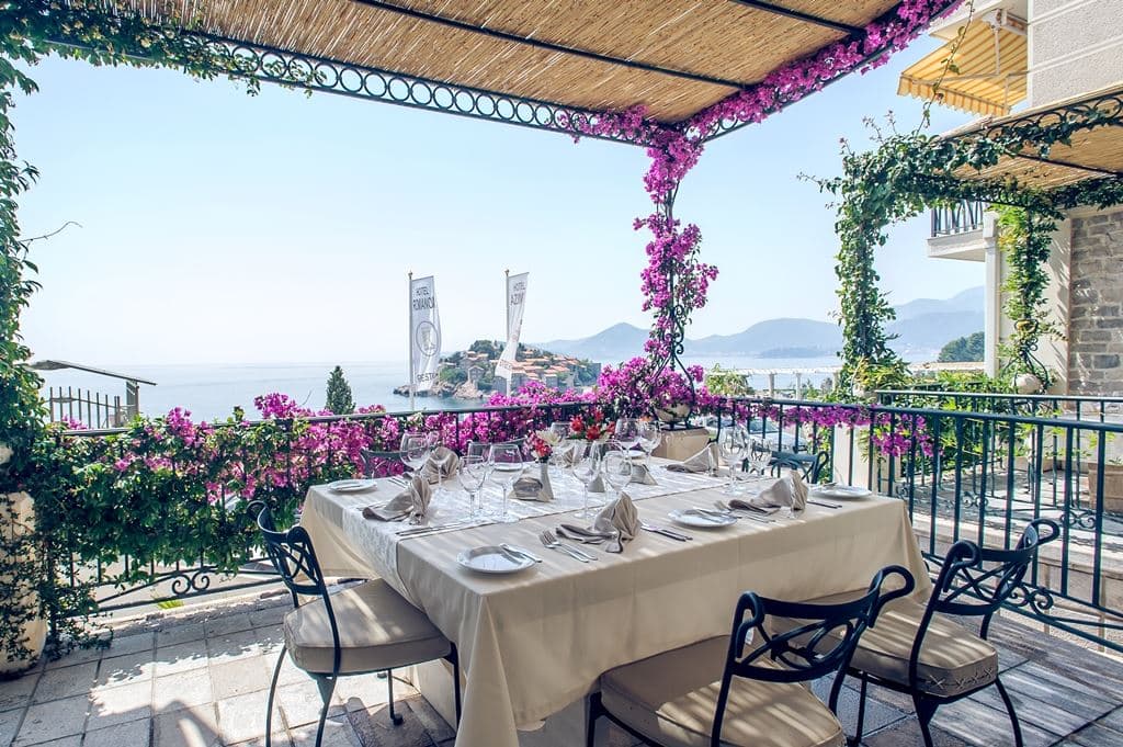 restaurants-restaurant