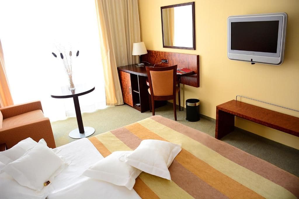 rooms-single-room-park-view