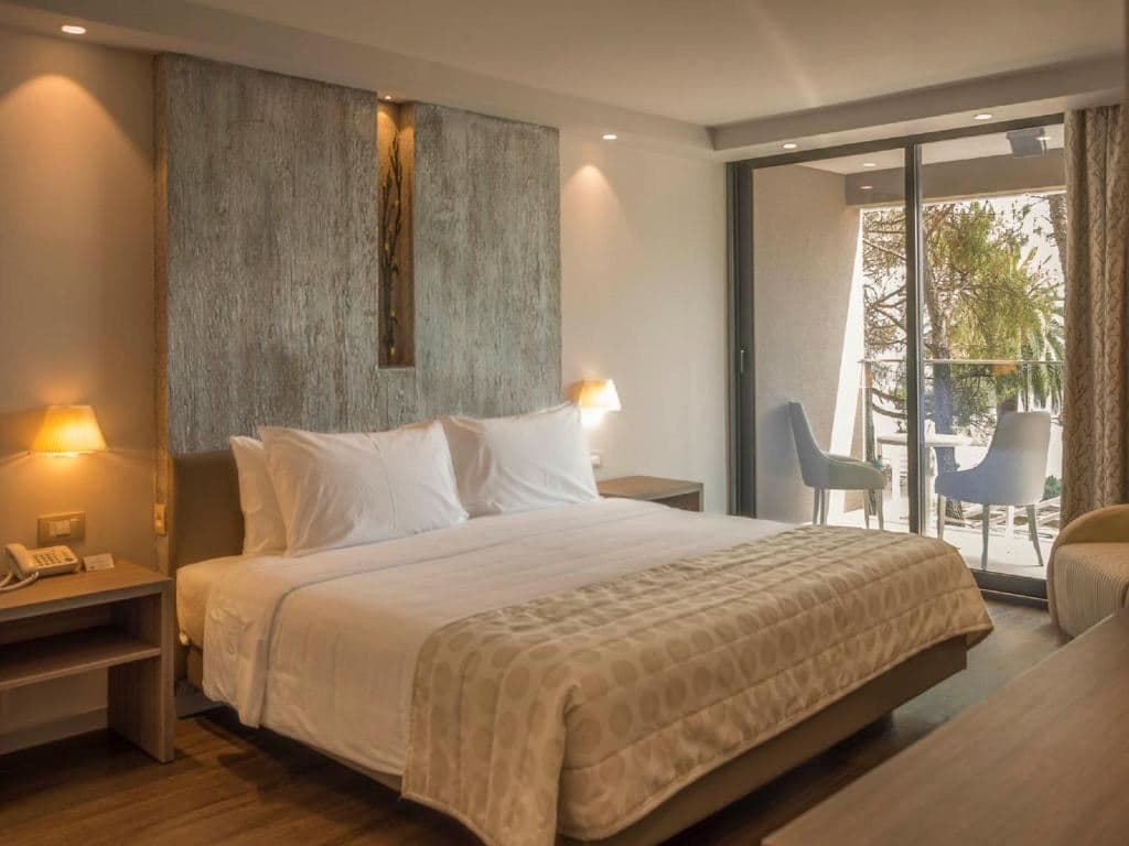 rooms-deluxe-room