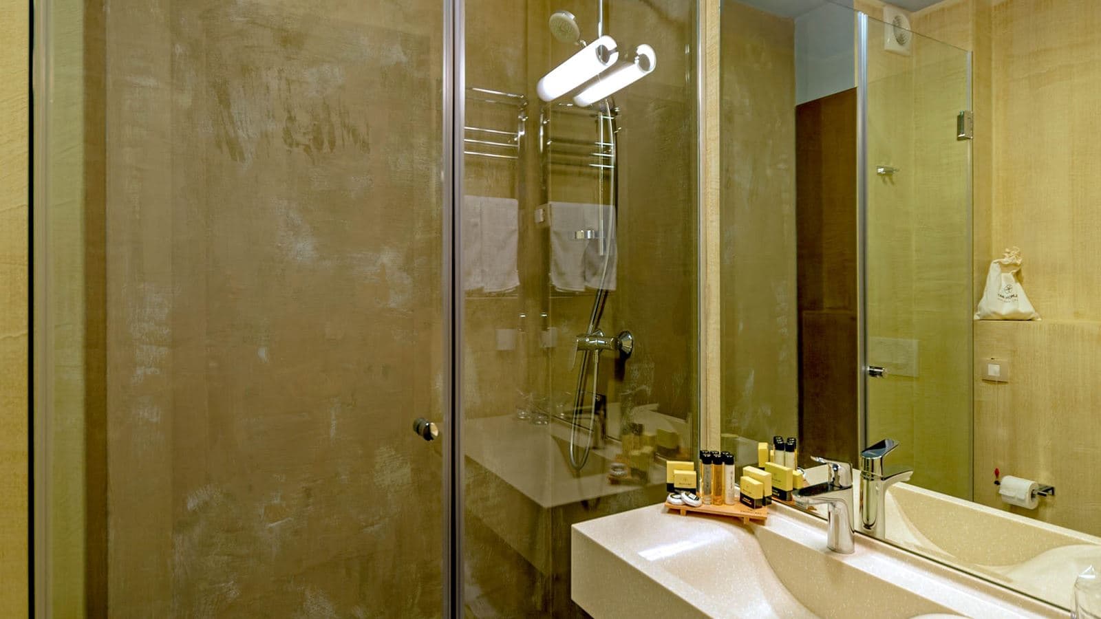 rooms-double-room