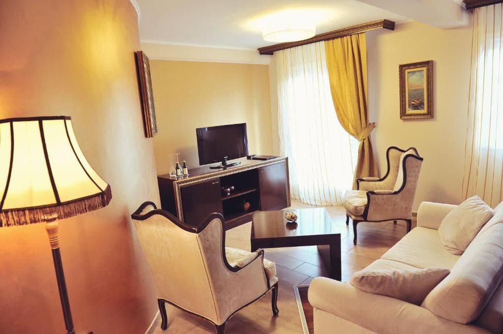 rooms-luxury-suite