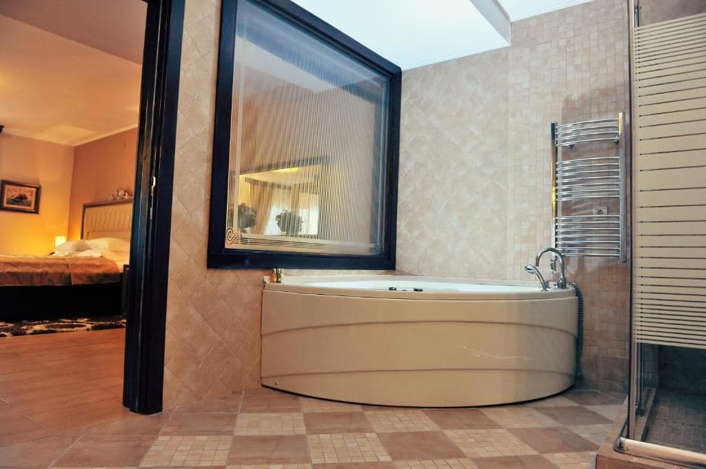 rooms-luxury-suite
