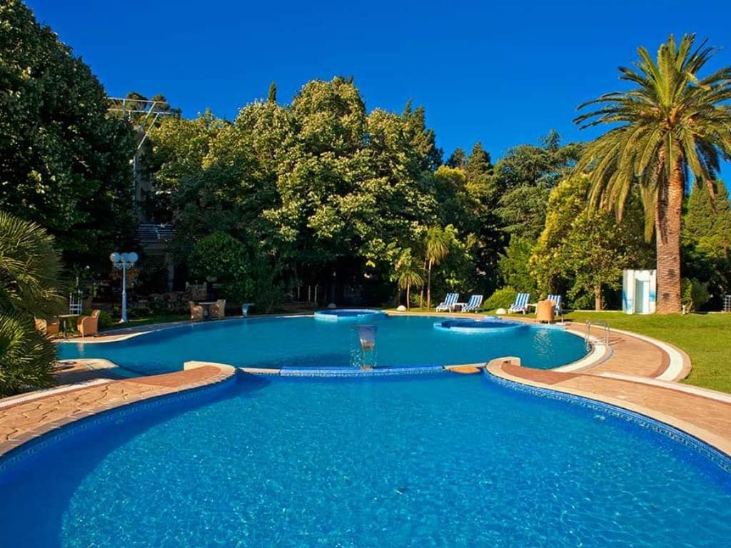 pools-outdoor-pool