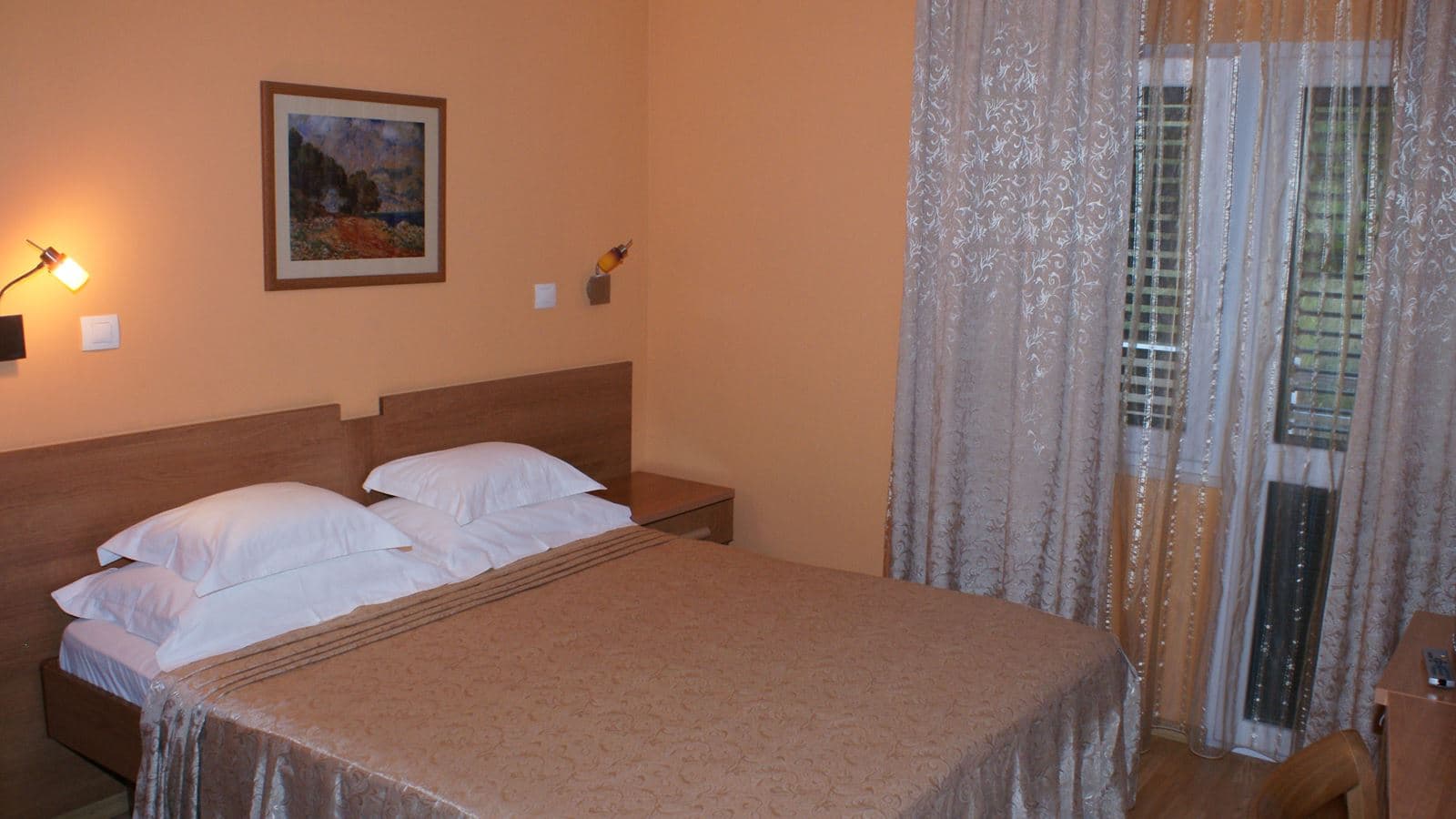 rooms-standard-double-room-single-use