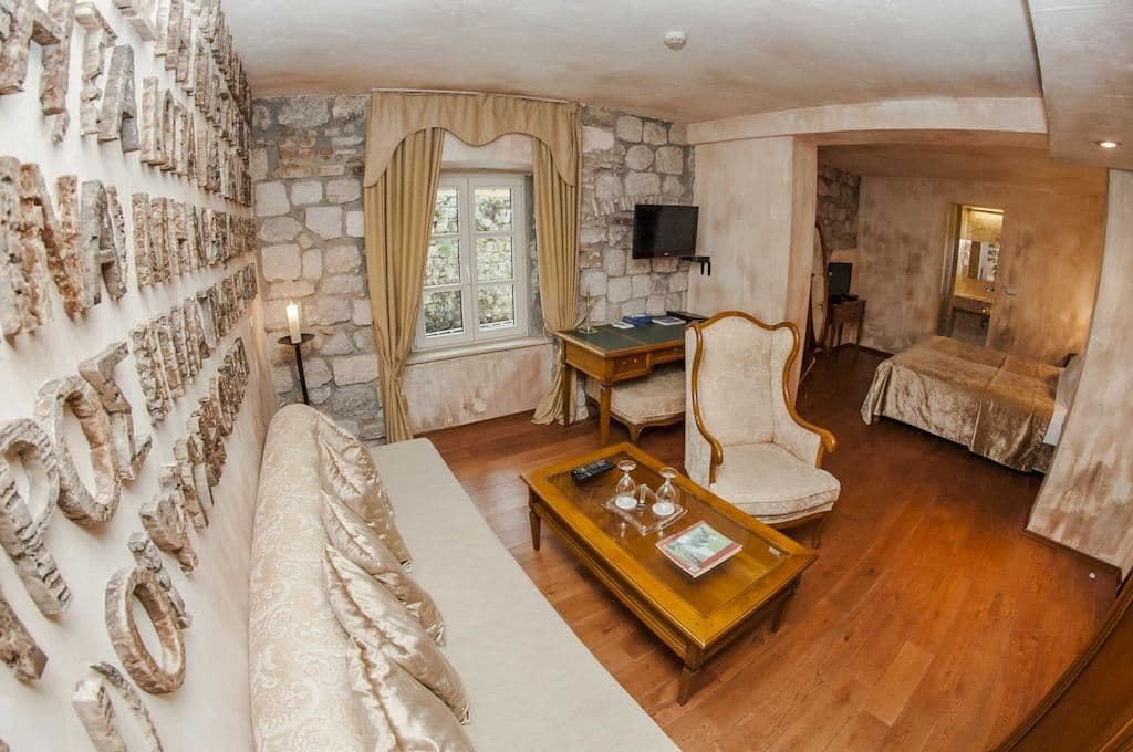 rooms-superior-room