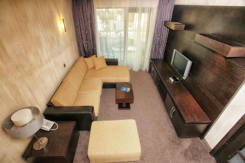 rooms-family-room