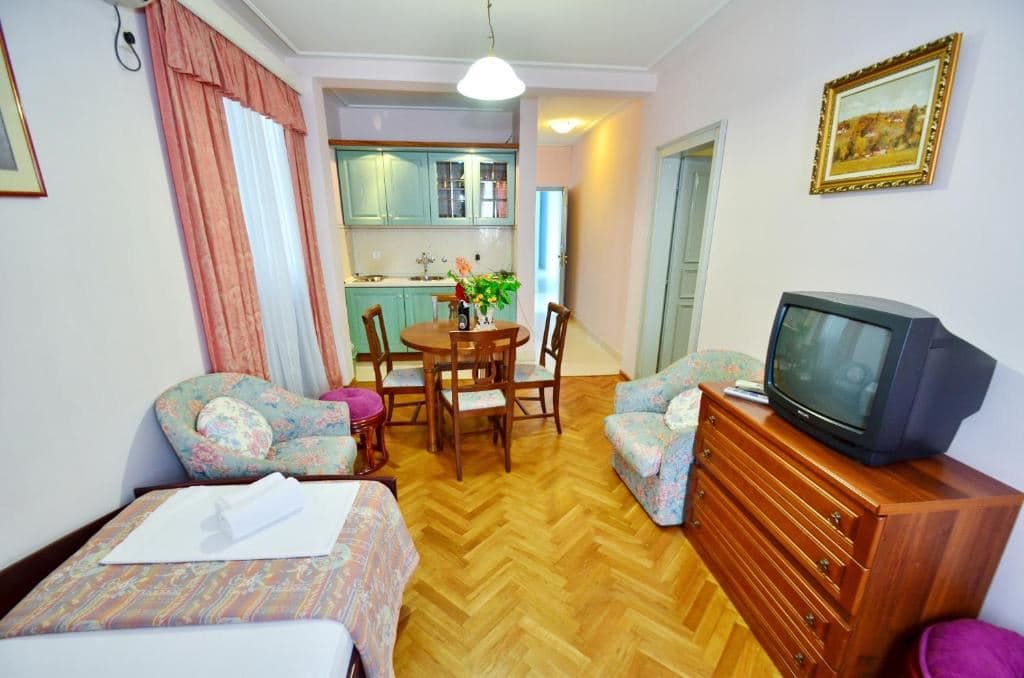 rooms-apartment-4-pax