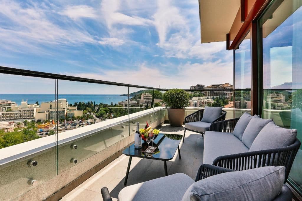 rooms-deluxe-suite-sea-view