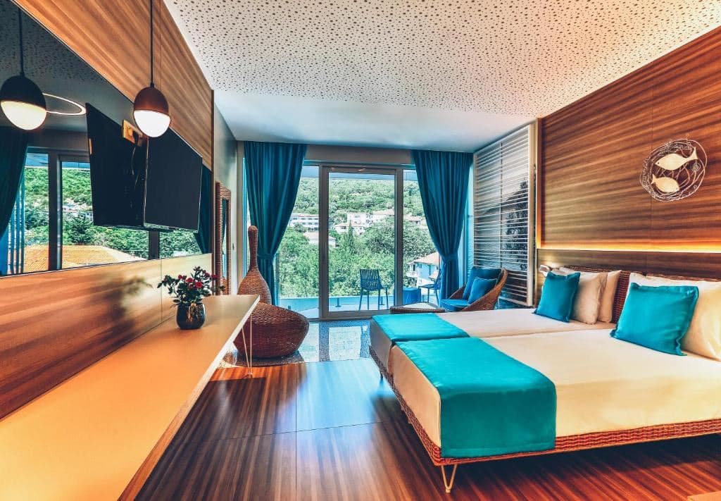 rooms-double-deluxe-room-mountain-view