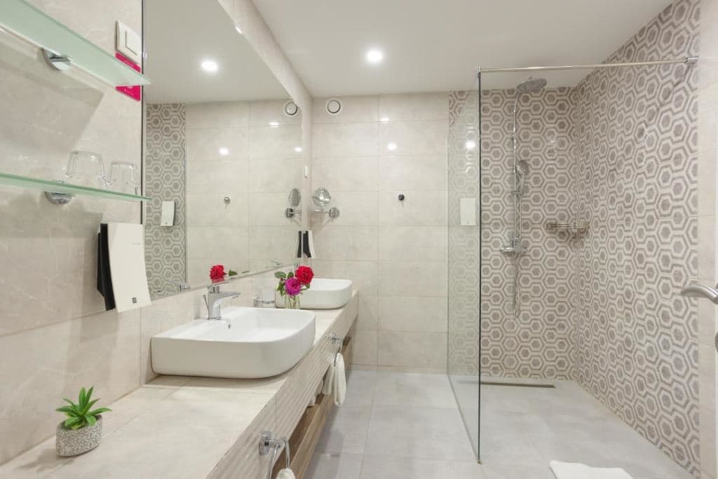rooms-premium-two-bedroom-sea-view