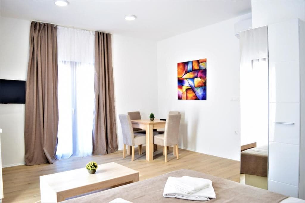 rooms-studio-apartment-02