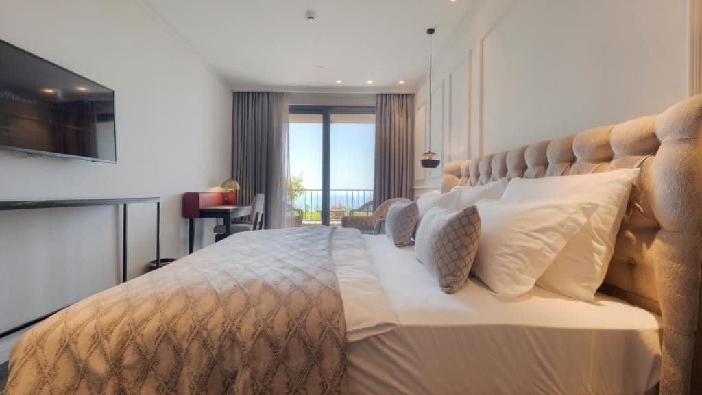 rooms-deluxe-room
