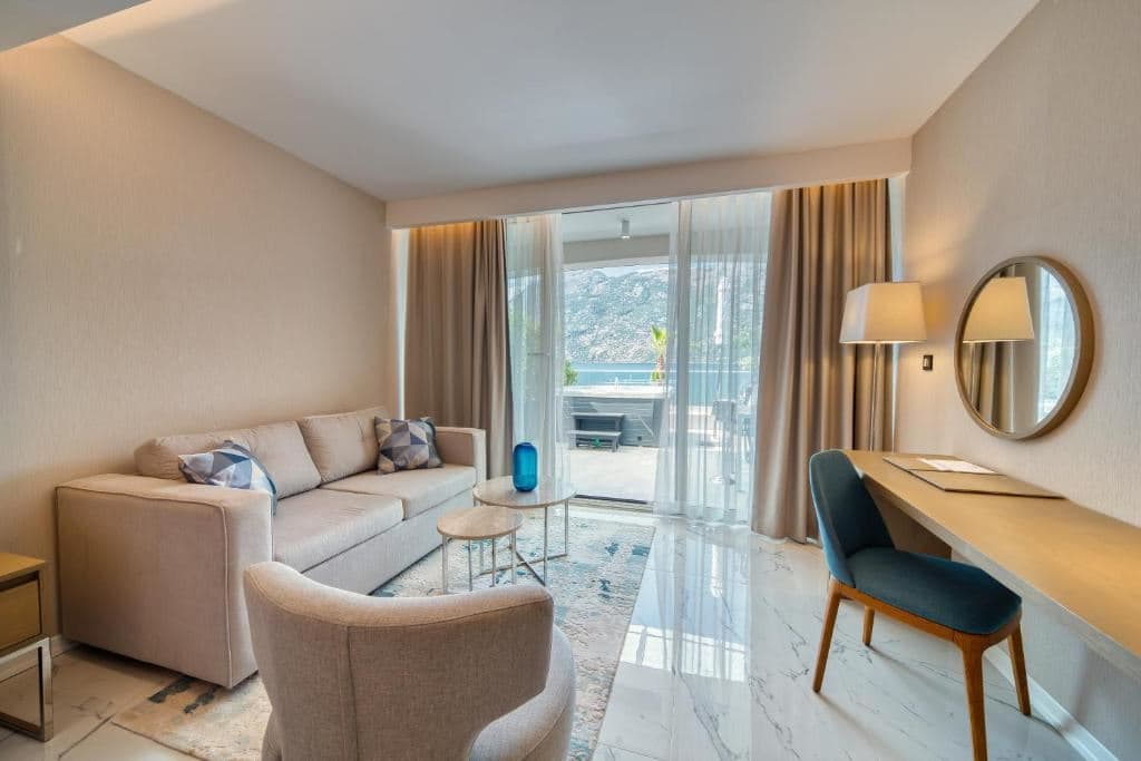 rooms-1-king-bed-sea-view-with-hot-tub-deluxe