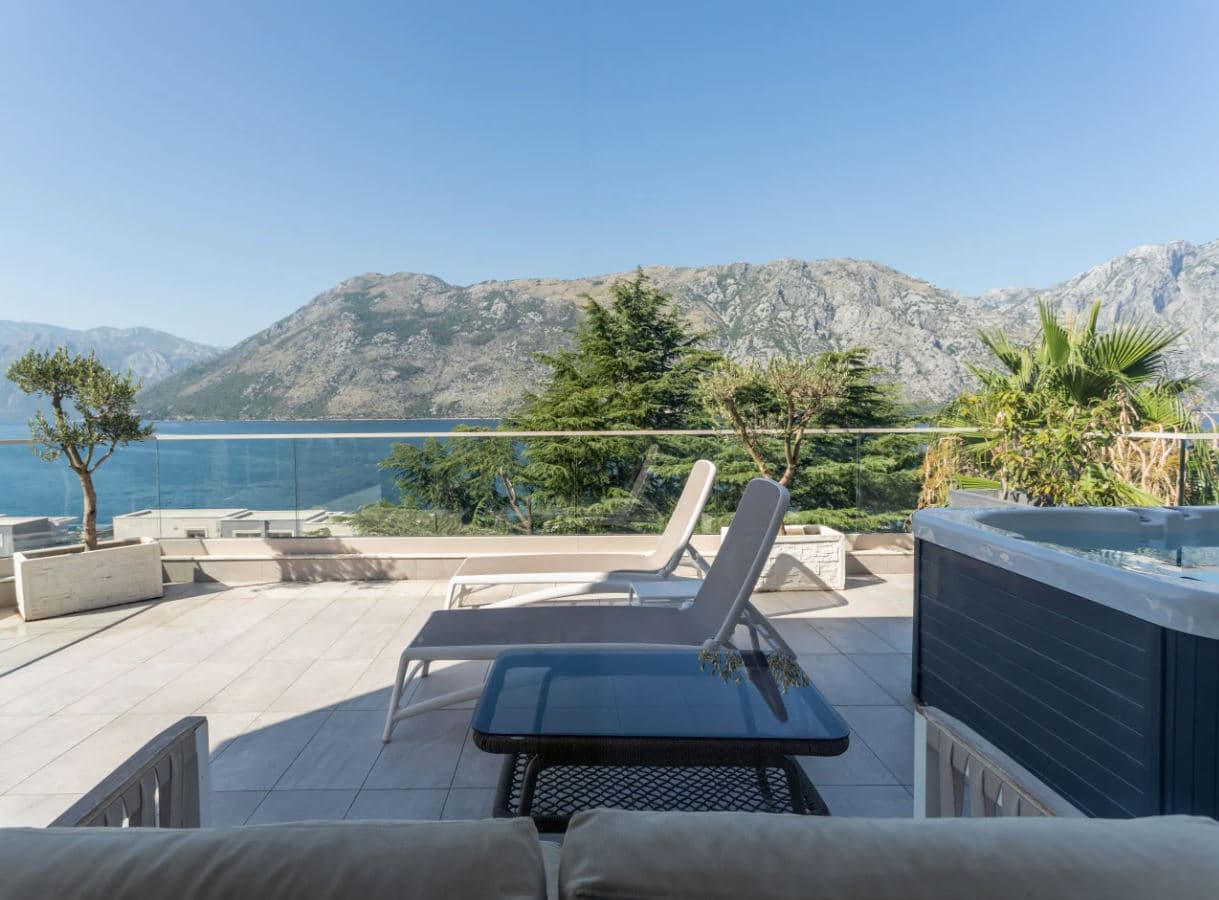 rooms-1-king-bed-sea-view-with-hot-tub-and-terrace-deluxe