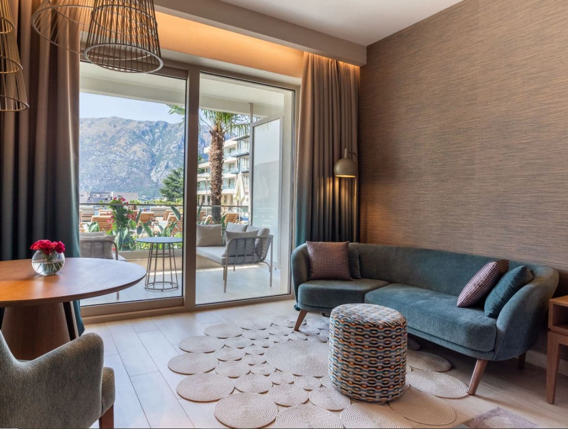 rooms-1-king-bed-pool-view-deluxe