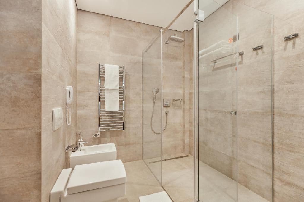 rooms-studio-land-view