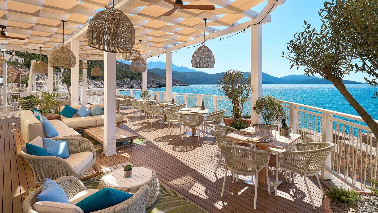restaurants-the-rok-beach-bar--lounge