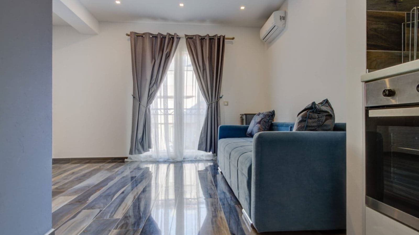 rooms-apartment-comfort-sea-view