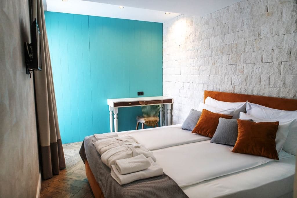 rooms-standard-double-room
