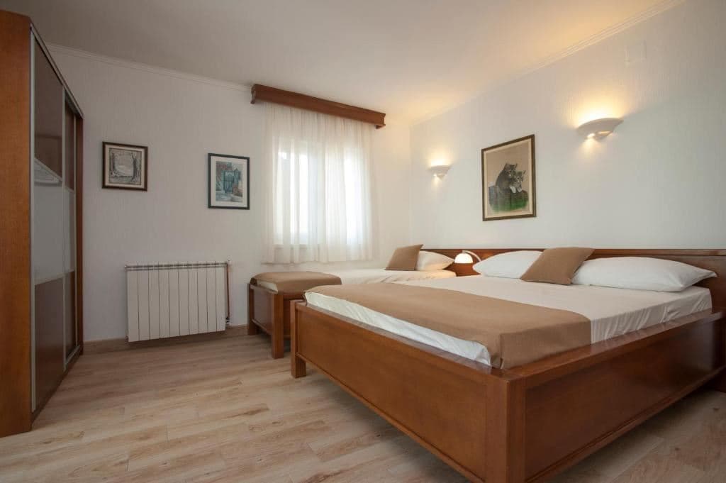 rooms-triple-room