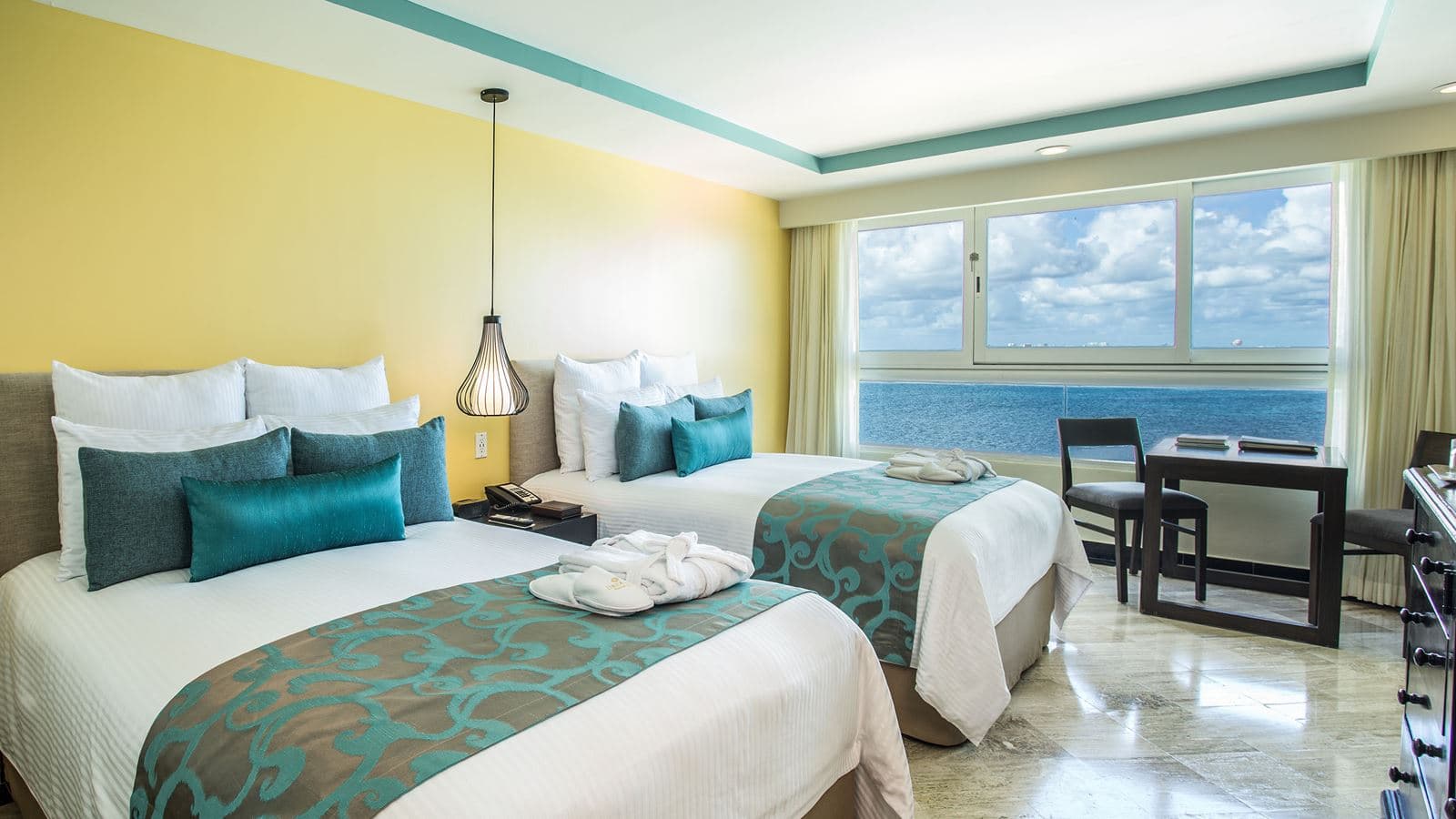 rooms-preffered-club-deluxe-ocean-front-room